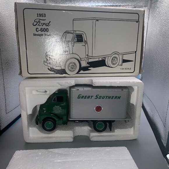 1:34 First Gear 1953 Ford C-600 Straight Truck IN BOX - Picture 1 of 2